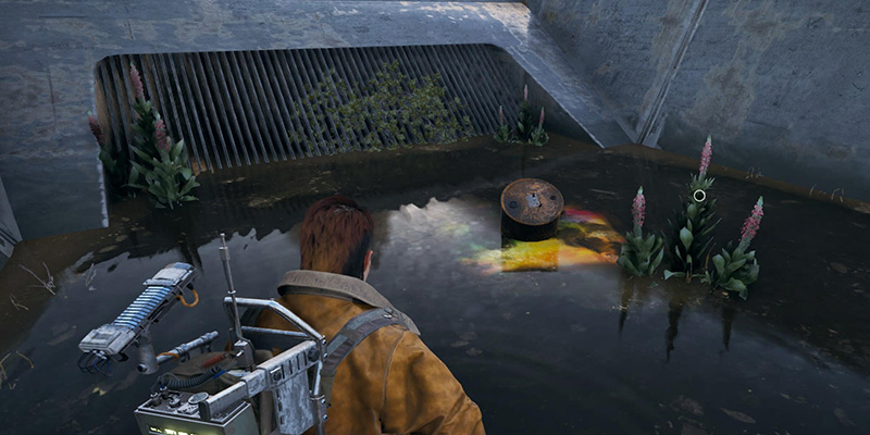 The contamination barrel floating in polluted water