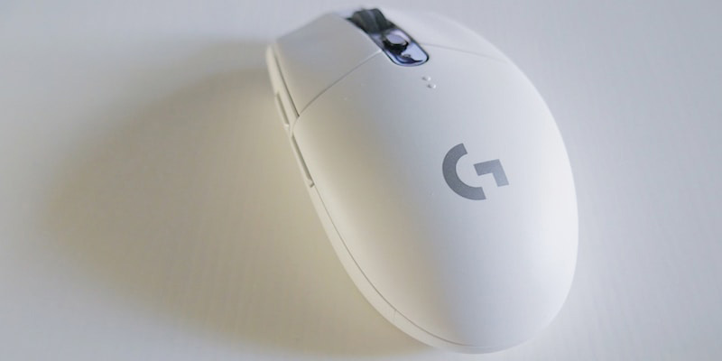 Gaming mouse with side buttons