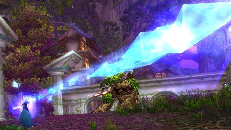 Mage casting Frostbolt on enemy